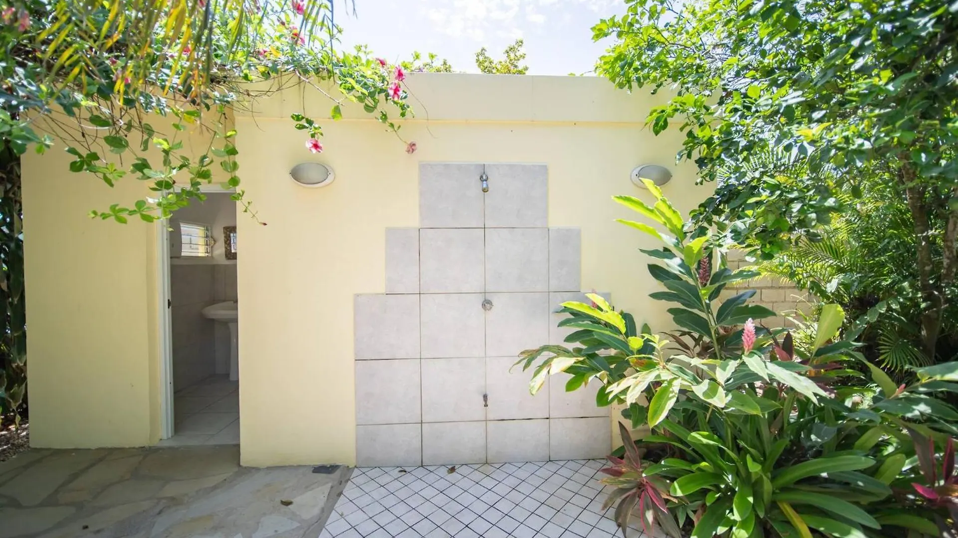 Room In Guest Room - 2Br Caribbean Condo In Cabarete Center