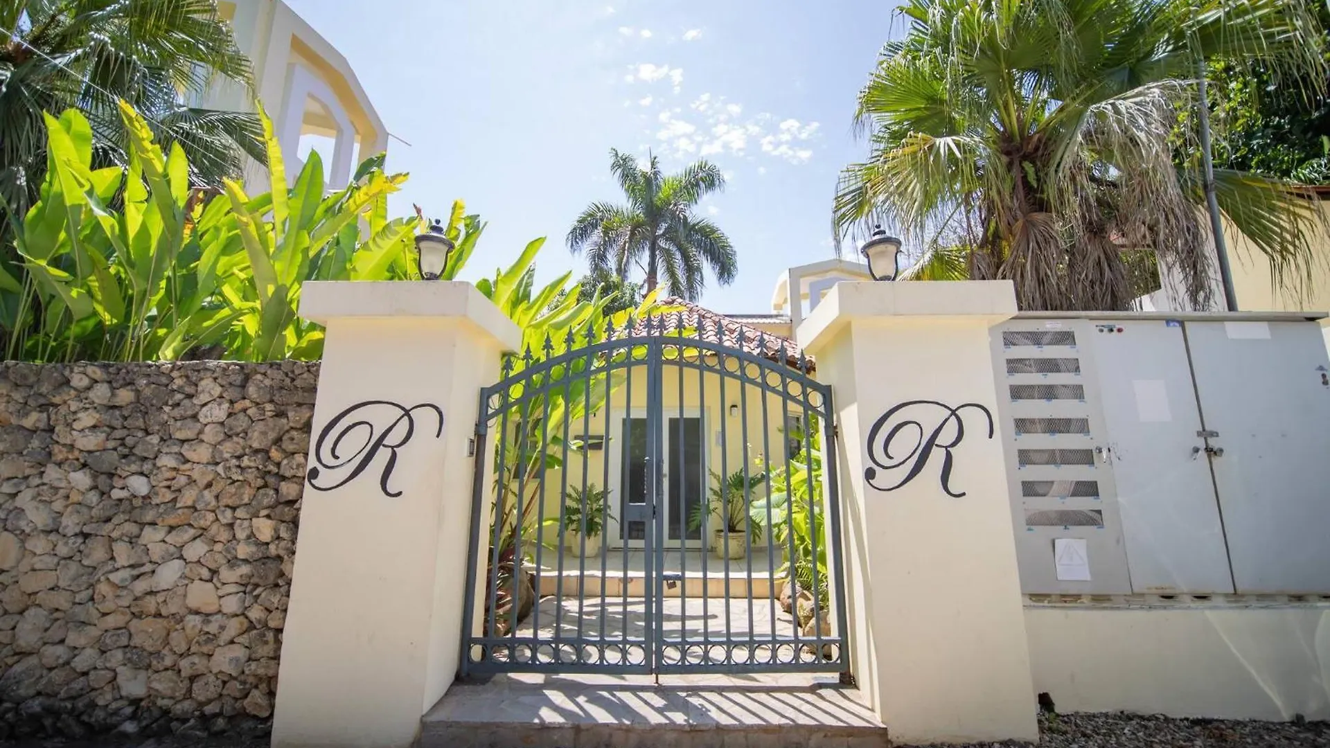 Room In Guest Room - 2Br Caribbean Condo In Cabarete Center Гостевой дом
